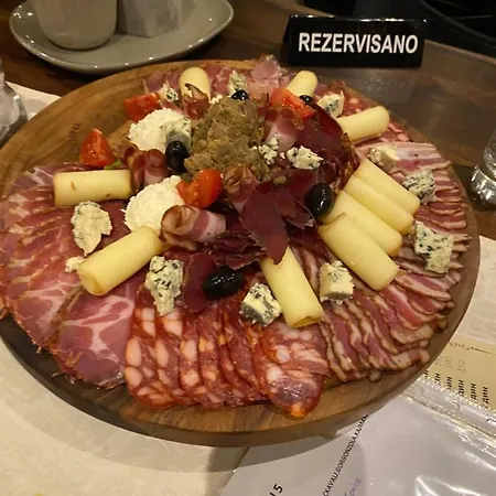 Zoo Misic Prenociste Otel Vranje