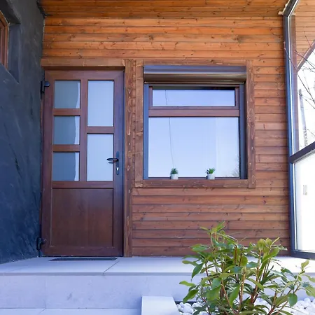 Otel Zoo Misic Prenociste *